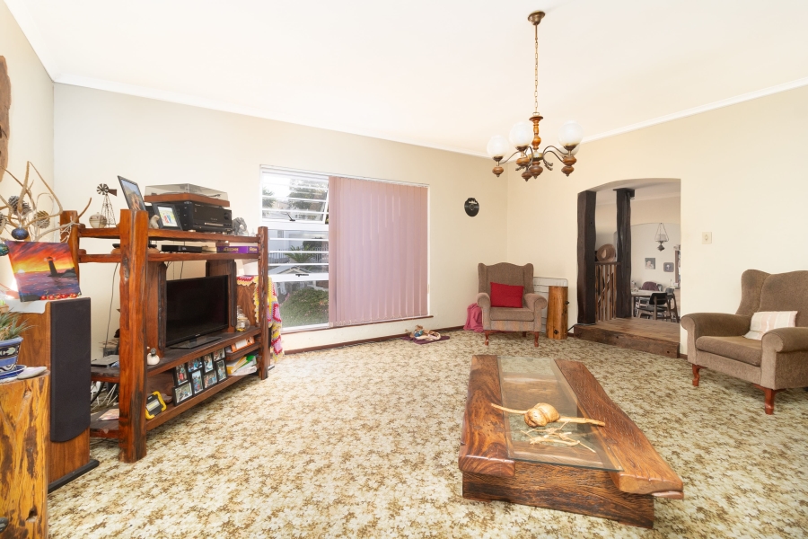 4 Bedroom Property for Sale in Avondale Western Cape